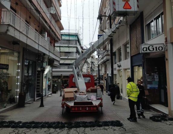 Απλώνεται ο μπλε ουρανός στον εμπορικό πεζόδρομο της Βέροιας