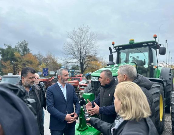 Κλιμάκιο του ΠΑΣΟΚ επισκέφθηκε το Σάββατο τα «ημαθιώτικα» μπλόκα