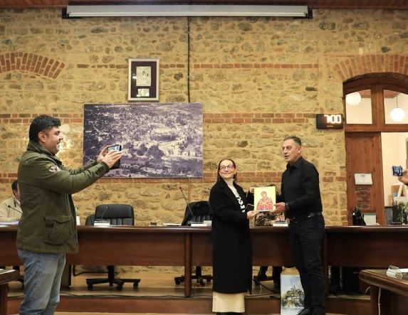 Στα τοπικά ΜΜΕ το φλουρί της πίτας και στον πρόεδρο της ΚΕΠΑ, στα πιτάκια