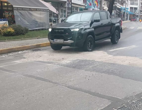 Γιατί έγινε η Μητροπόλεως πίστα enduro;;;