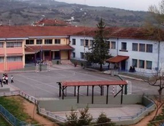 Προκάτ αίθουσες, η μόνη λύση   αυτή τη στιγμή για τη στέγαση των επιπλέον  μαθητών του νηπιαγωγείου, στο Ειδικό Σχολείο Βέροιας  -Τι είπε ο Χρ. Μακρίδης και τι απάντησαν Βοργιαζίδης και Τσιφλίδης για το θέμα