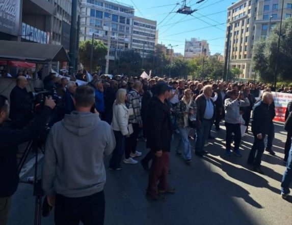 Ξεκίνησαν και κλιμακώνουν τις κινητοποιήσεις τους αγρότες και κτηνοτρόφοι σε όλη τη χώρα  -Μεγάλη συγκέντρωση διαμαρτυρίας χθες στην Αθήνα με τη συμμετοχή Ημαθιώτικης αντιπροσωπείας -Την Παρασκευή πορεία με τρακτέρ στη Βέροια