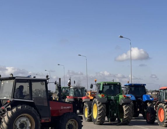 Αποχώρησαν και από τα Μάλγαρα οι αγρότες με τα τρακτέρ τους