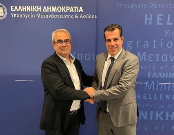 Στο Υπουργείο Μετανάστευσης κ Ασύλου, για συνάντηση με τον Υπουργό Θάνο Πλεύρη,  ο Διοικητής της Δομής Βέροιας Ιωάννης Ιακωβίδης, παρουσία κ του Υφυπουργού Ανάπτυξης Λάζαρου Τσαβδαρίδη 