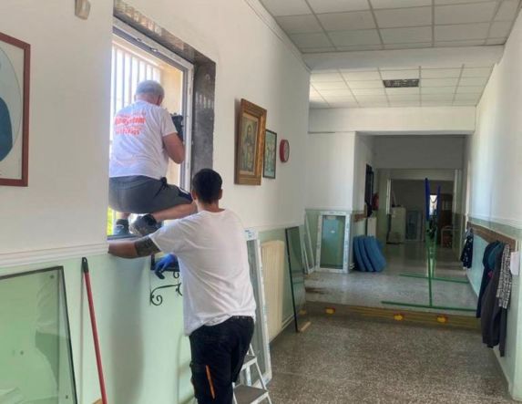 Ολοκληρώθηκαν οι εργασίες αντικατάστασης θερμοηχομονωτικών κουφωμάτων στο Δημοτικό Σχολείο Πολυπλατάνου