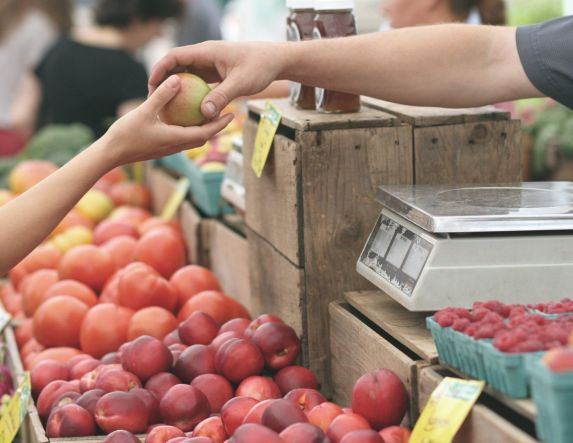 Δέσμευση Θεοδωρικάκου για ενίσχυση, αναβάθμιση και θωράκιση των Λαϊκών Αγορών