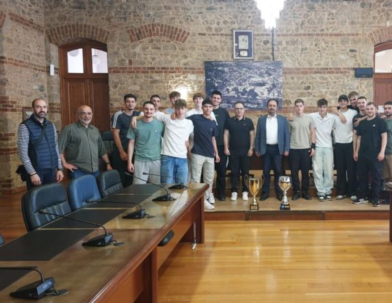 Οι πρωταθλητές Handball του ΦΕΡΩΝΑ στον Δήμαρχο Βέροιας