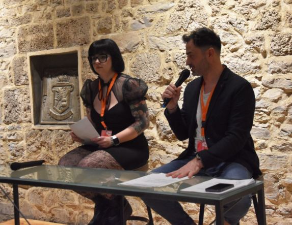 Δωρεά απινιδωτών σε σχολεία και δημοτικές εγκαταστάσεις της Νάουσας