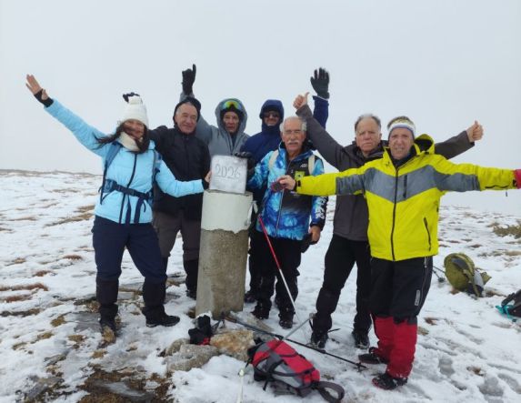 Κυριακή 25 Ιανουαρίου 2026 ΚΟΠΗ ΒΑΣΙΛΟΠΙΤΑΣ Κορυφή Ασούρμπασι 1.890μέτρα με τους Ορειβάτες Βέροιας