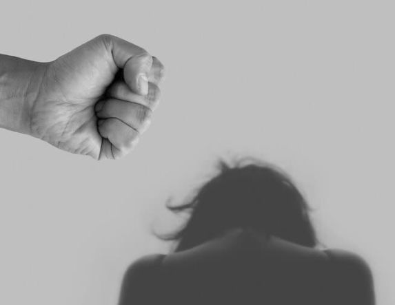 «Γυναικεία Κακοποίηση: Μια πραγματικότητα που δεν μπορούμε πια να αγνοούμε»