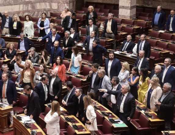 Στα ύψη η πολιτική αντιπαράθεση στη Βουλή ΟΠΕΚΕΠΕ: Απορρίφθηκαν οι προτάσεις της αντιπολίτευσης για τη σύσταση Προανακριτικής Επιτροπής -Επιστολική ψήφος και ζήτημα εγκυρότητας της διαδικασίας