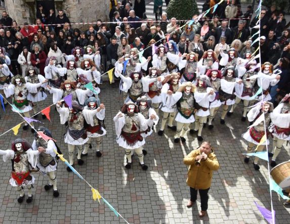 Ξεκίνησε στη Νάουσα  το μοναδικό δρώμενο «Γενίτσαροι και Μπούλες»