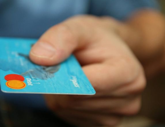 Προπληρωμένη κάρτα: Λήγει στις 15 Ιουνίου η προθεσμία  για την απόκτησή της
