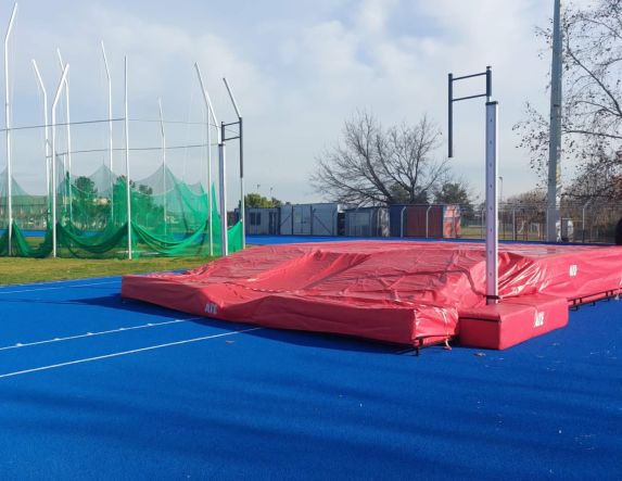 Αναβάθμιση του  Αθλητικού Κέντρου ΔΑΚ Μακροχωρίου με την αντικατάσταση του ελαστικού συνθετικού τάπητα του στρίβου στο «Δ. Βικέλας» 