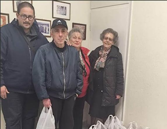 Δέματα Αγάπης  από το  Περιφερειακό  Τμήμα του  Ελληνικού  Ερυθρού Σταυρού Βέροιας