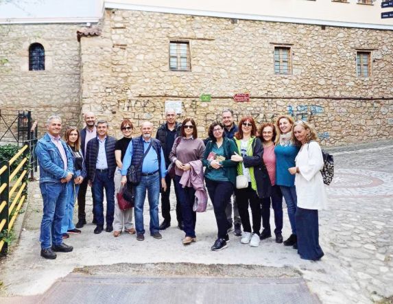 Διευθυντές δημοτικών σχολείων της Βέροιας, περιηγήθηκαν με τον Μάκη Δημητράκη σε ιστορικά μνημεία και παραδοσιακές γειτονιές της πόλης