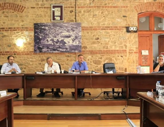 Δημοτικό Συμβούλιο Βέροιας: Έργα, δρόμοι, αποκατάσταση κτιρίων, παιδικές χαρές, ηλεκτρονικά ποδήλατα, ΔΕΥΑΒ, στα προ ημερήσιας