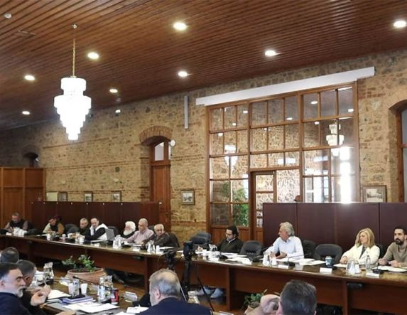 ΔΗΜΟΤΙΚΟ ΣΥΜΒΟΥΛΙΟ ΒΕΡΟΙΑΣ Λογοδοσία σε ήπιους τόνους, για κολυμβητήριο, ειδικούς συνεργάτες, παιδικές χαρές, Προμηθέα και Βεργίνα