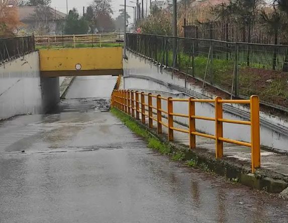 Προσωρινά κλειστή η υπόγεια διάβαση στο Πλατύ - Προσοχή στις μετακινήσεις λόγω έντονων νεροποντών