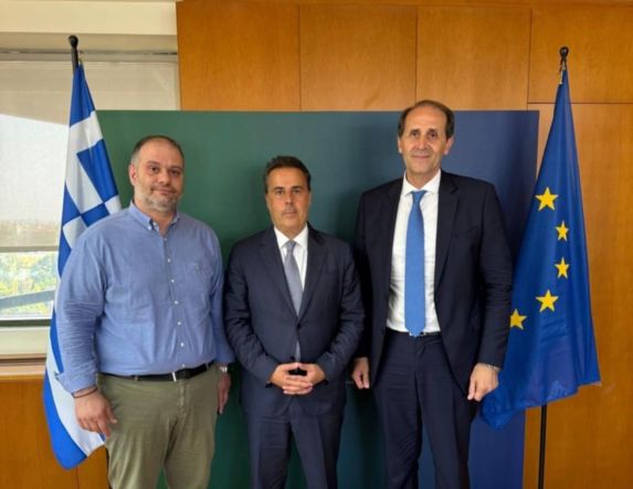 Συνάντηση του Δημάρχου Νάουσας  με τον Υπουργό Περιβάλλοντος  παρουσία του Απόστολου Βεσυρόπουλου,  με θέμα το σχέδιο Ολιστικής Ανάπτυξης  για τα Νερά του Βερμίου