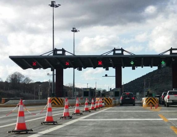 Οι δρόμοι κλειστοί, αλλά οι αυξήσεις στα διόδια κανονικά από 1η Ιανουαρίου - Στα Μάλγαρα 1,15€ και Πολύμυλο 2,35€