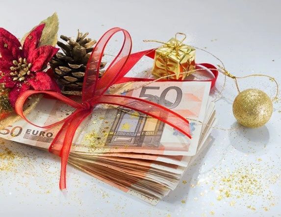 Νωρίτερα στους λογαριασμούς, συντάξεις, δώρο Χριστουγέννων και επιδόματα