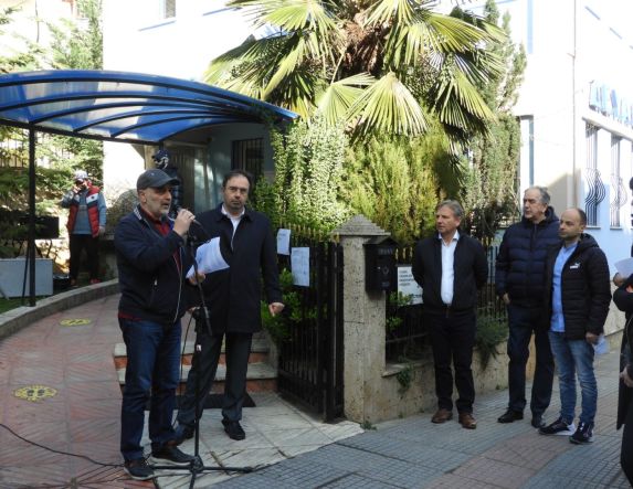 Απεργιακή συγκέντρωση εργαζομένων της ΔΕΥΑΒ ενάντια στην ιδιωτικοποίηση του νερού (φωτο)