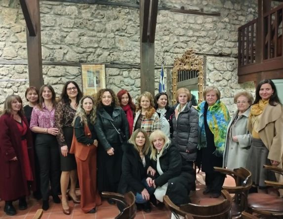 «Γυναικών Ψίθυρος»: Μια βραδιά αφιερωμένη στη δύναμη και τη φωνή των γυναικών