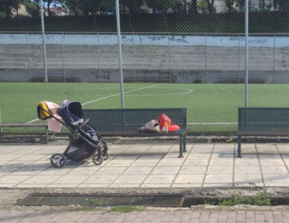 Κάποιοι πήραν τη σχάρα και άφησαν την τρύπα στο φρεάτιο