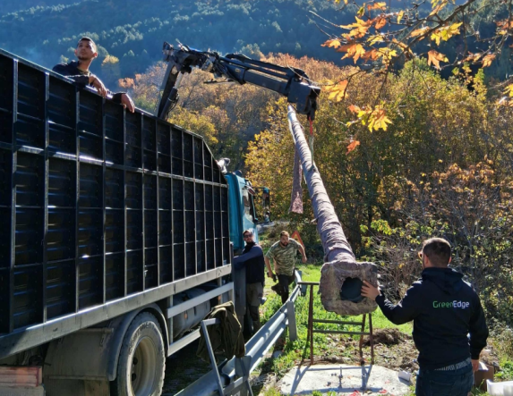 Φωτοβολταϊκές κολώνες στις εισόδους  των Ριζωμάτων