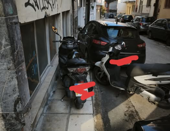 Και στη Βέροια το πρόβλημα με το πάρκινγκ και τα πεζοδρόμια...