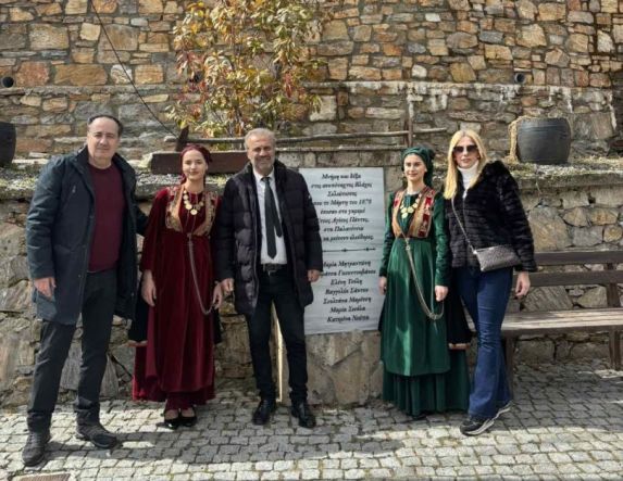 Κατάθεση στεφάνων στο ‘‘Μνημείο των επτά Βλάχων Ηρωίδων’’ στο Σέλι