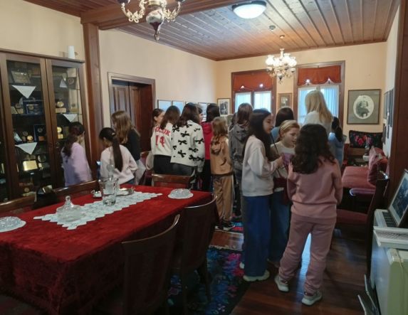 Επίσκεψη του Τμήματος Υφαντικής του 12ου Δημοτικού Σχολείου Βέροιας στον Σύλλογο Βλάχων Βέροιας