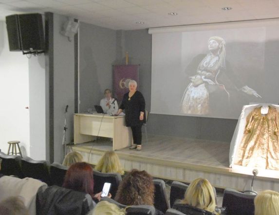 Με μεγάλη επιτυχία πραγματοποιήθηκε η εκδήλωση «Όταν τα υφάσματα αφηγούνται…» στη Νάουσα