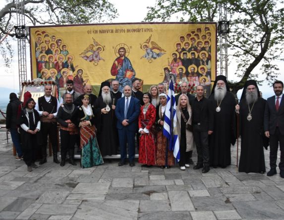  Με λαμπρότητα ο Μέγας Πολυαρχιερατικός Πανηγυρικός Εσπερινός και η πάνδημη λιτανεία των Αγίων Ναουσαίων Νεομαρτύρων