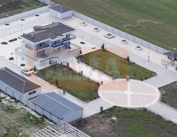 Απάτη-μαμούθ από Ρομά με χρυσές λίρες -Είχαν βίλα με ελικοδρόμιο!