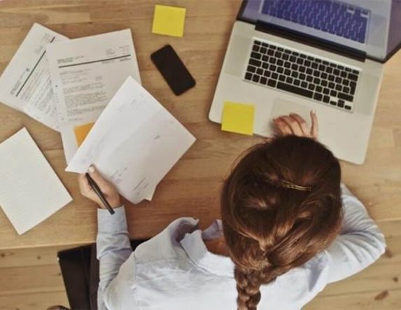 Νέο πρόγραμμα εργασίας για γυναίκες με μισθό έως 1.000 ευρώ  -Υποβολή των αιτήσεων από την Παρασκευή, 16 Ιανουαρίου 2026