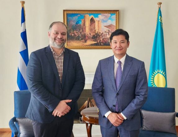 Συνάντηση του Πρέσβη του Καζακστάν στην Ελλάδα,  Timur Sultangozhin, με τον Δήμαρχο  Νάουσας,  Νίκο Κουτσογιάννη