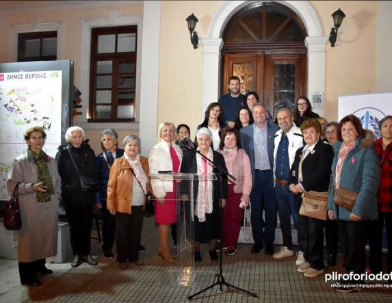 Με την ροζ φωταγώγηση του Δημαρχείου Βέροιας έκλεισε ο Οκτώβρης της πρόληψης!
