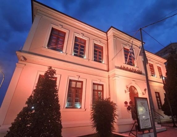 Φωταγώγηση  του Δημαρχείου Βέροιας για την Παγκόσμια Ημέρα για τη Σκλήρυνση κατά Πλάκας