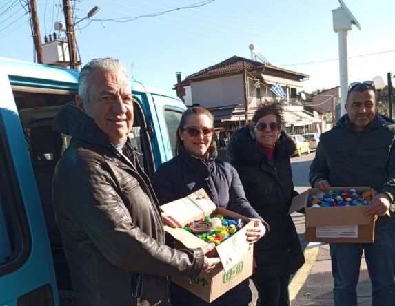 ΚΔΑΠ-ΑμεΑ Δήμου Νάουσας: Ευχαριστίες για τα καπάκια με καλό σκοπό