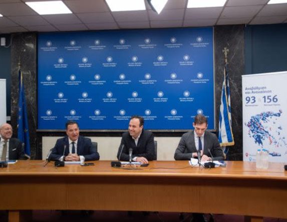 Σε λειτουργία θα τεθούν οι ψηφιακές εφαρμογές για την αποτροπή πρόσβασης ανηλίκων σε προϊόντα αλκοόλ, καπνού και άτμισης  -Παρουσιάστηκαν χθες σε συνέντευξη Τύπου των υπουργών Υγείας και Ψηφιακής Διακυβέρνησης