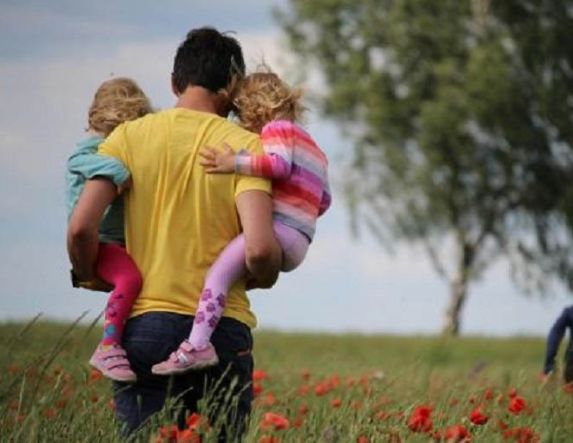  Κυριακή 15  Ιουνίου 2025       Γιορτή του πατέρα          