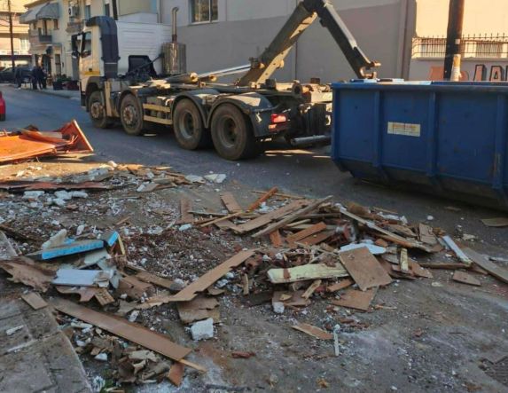 Απελευθέρωση  δημόσιου χώρου  με κατεδάφιση ανενεργού περιπτέρου στη Νάουσα