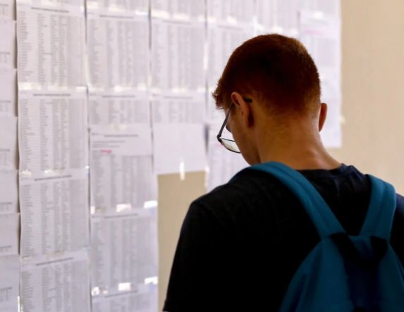 Σήμερα το μεσημέρι ανακοινώνονται τα αποτελέσματα των Πανελληνίων 2025