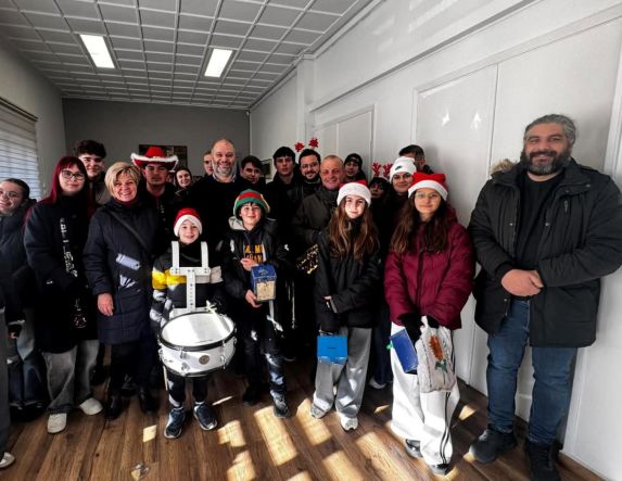 Πρωτοχρονιάτικα κάλαντα από τη Φιλαρμονική Εταιρεία Νάουσας στο Δημαρχείο