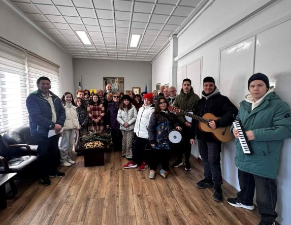 Πρωτοχρονιάτικα κάλαντα από το Ωδείο «Αριστοτέλης» στο Δημαρχείο Νάουσας