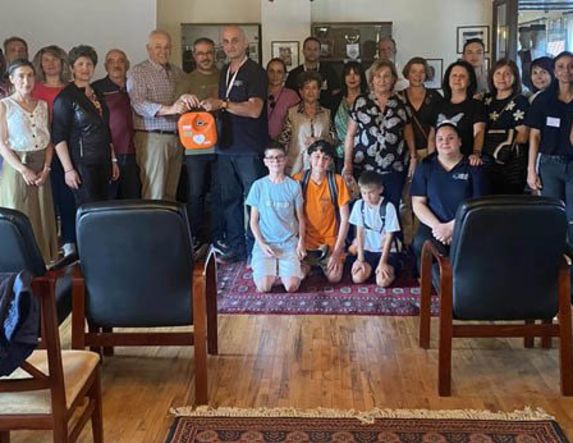 ΚΑΡΔΙΟΠΝΕΥΜΟΝΙΚΉ ΑΝΑΖΩΟΓΟΝΗΣΗ  ΚΑΙ ΧΡΗΣΗ ΑΠΙΝΙΔΩΤΗ ΣΤΟ ΞΗΡΟΛΙΒΑΔΟ ΜΙΑ ΕΞΑΙΡΕΤΙΚΑ ΕΝΔΙΑΦΕΡΟΥΣΑ ΚΑΙ ΧΡΗΣΙΜΗ ΗΜΕΡΙΔΑ