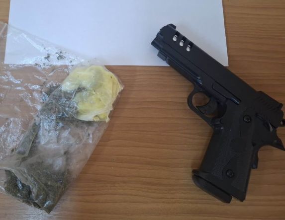 Ημαθία: Συνελήφθησαν 2 άτομα, και κατασχέθηκαν ποσότητες ηρωίνης,  ακατέργαστης κάνναβης και ένα πιστόλι «ρέπλικα»