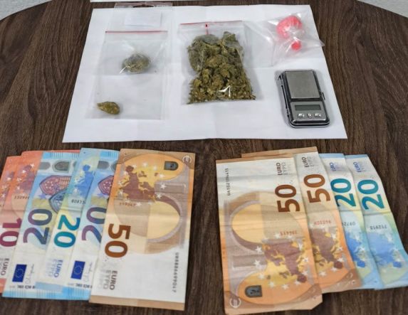 Συνελήφθησαν 3 άτομα στην Ημαθία για παραβάσεις της νομοθεσίας περί ναρκωτικών - Κατασχέθηκαν ποσότητες κοκαΐνης και ακατέργαστης κάνναβης